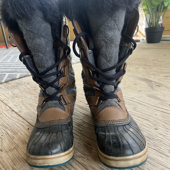 Sorel boots-used - Picture 2 of 3